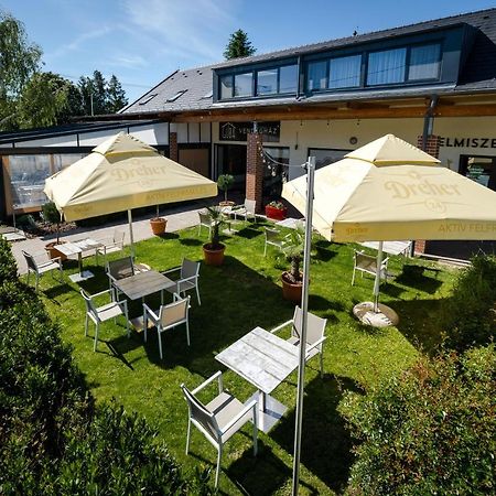 Hotel Pipacs Panir & Grill Garden Vendeghaz Győrújbarát Zewnętrze zdjęcie