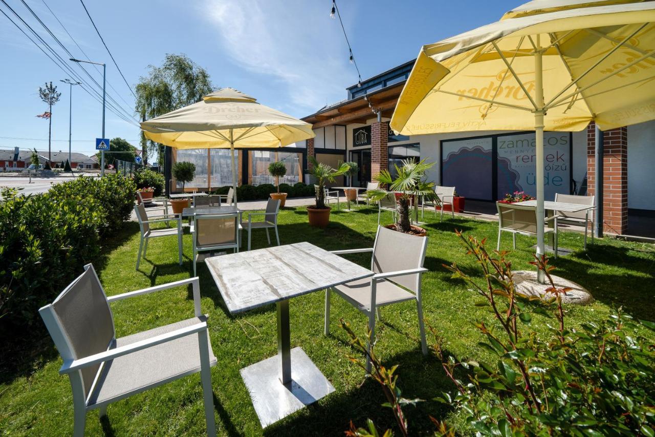 Hotel Pipacs Panir & Grill Garden Vendeghaz Győrújbarát Zewnętrze zdjęcie