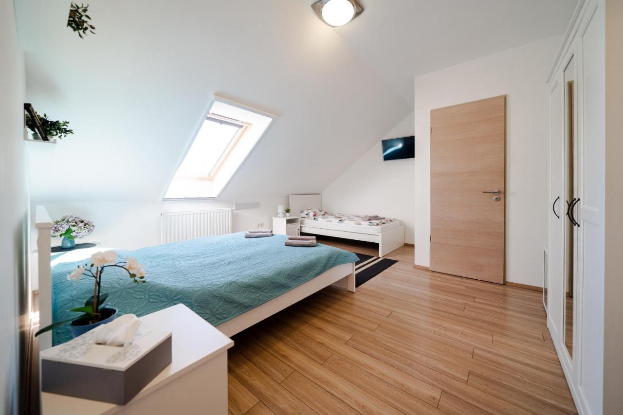 Hotel Pipacs Panir & Grill Garden Vendeghaz Győrújbarát Zewnętrze zdjęcie