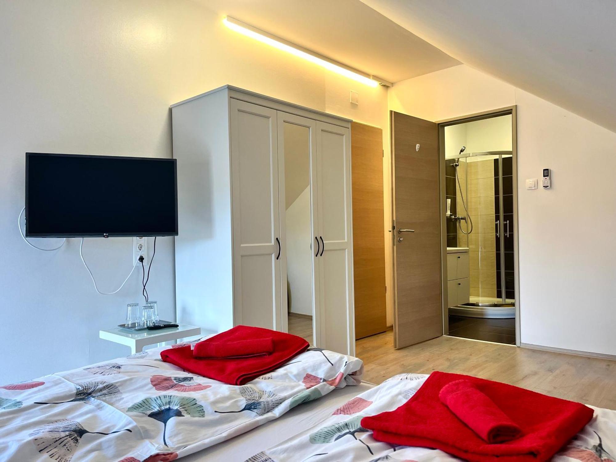 Hotel Pipacs Panir & Grill Garden Vendeghaz Győrújbarát Zewnętrze zdjęcie