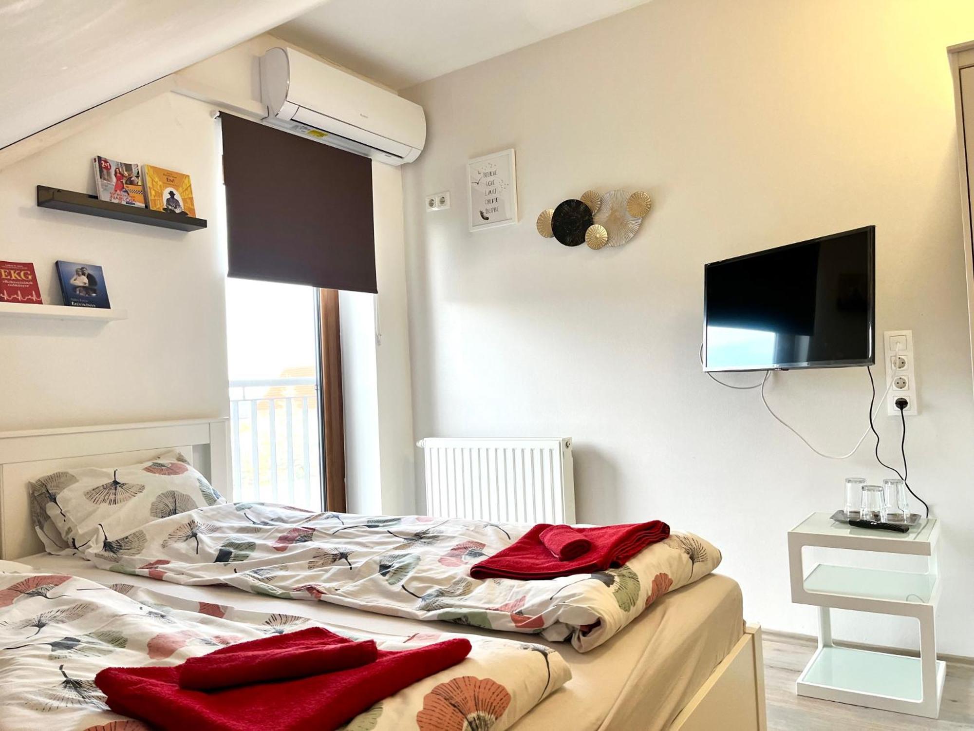 Hotel Pipacs Panir & Grill Garden Vendeghaz Győrújbarát Zewnętrze zdjęcie